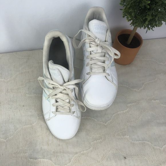 Kids Unisex Adidas Grand Court Cloudfoam Comfort Shoes. Size 4 - Picture 4 of 13